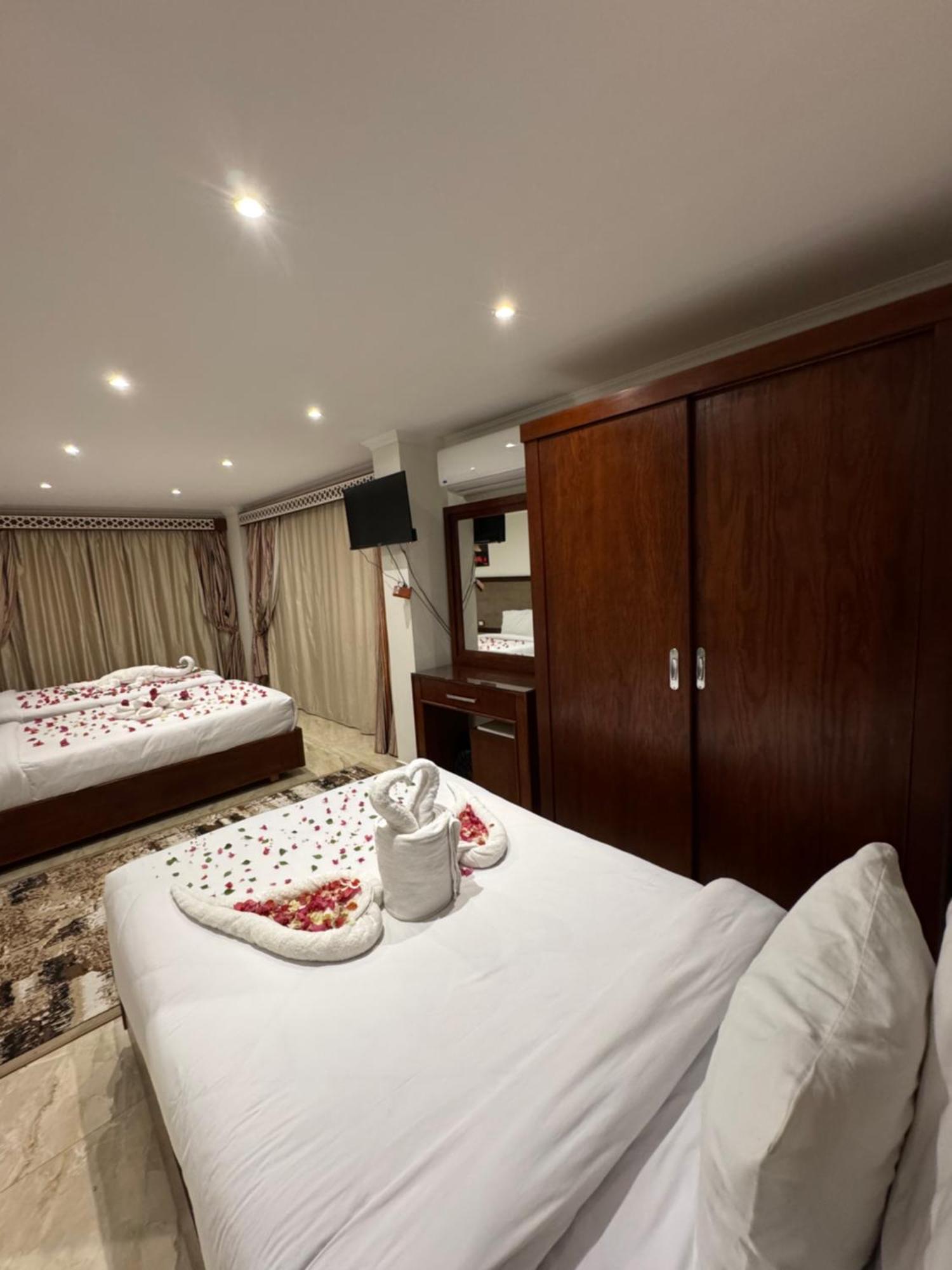 Arena Pyramids View Hotel 3*