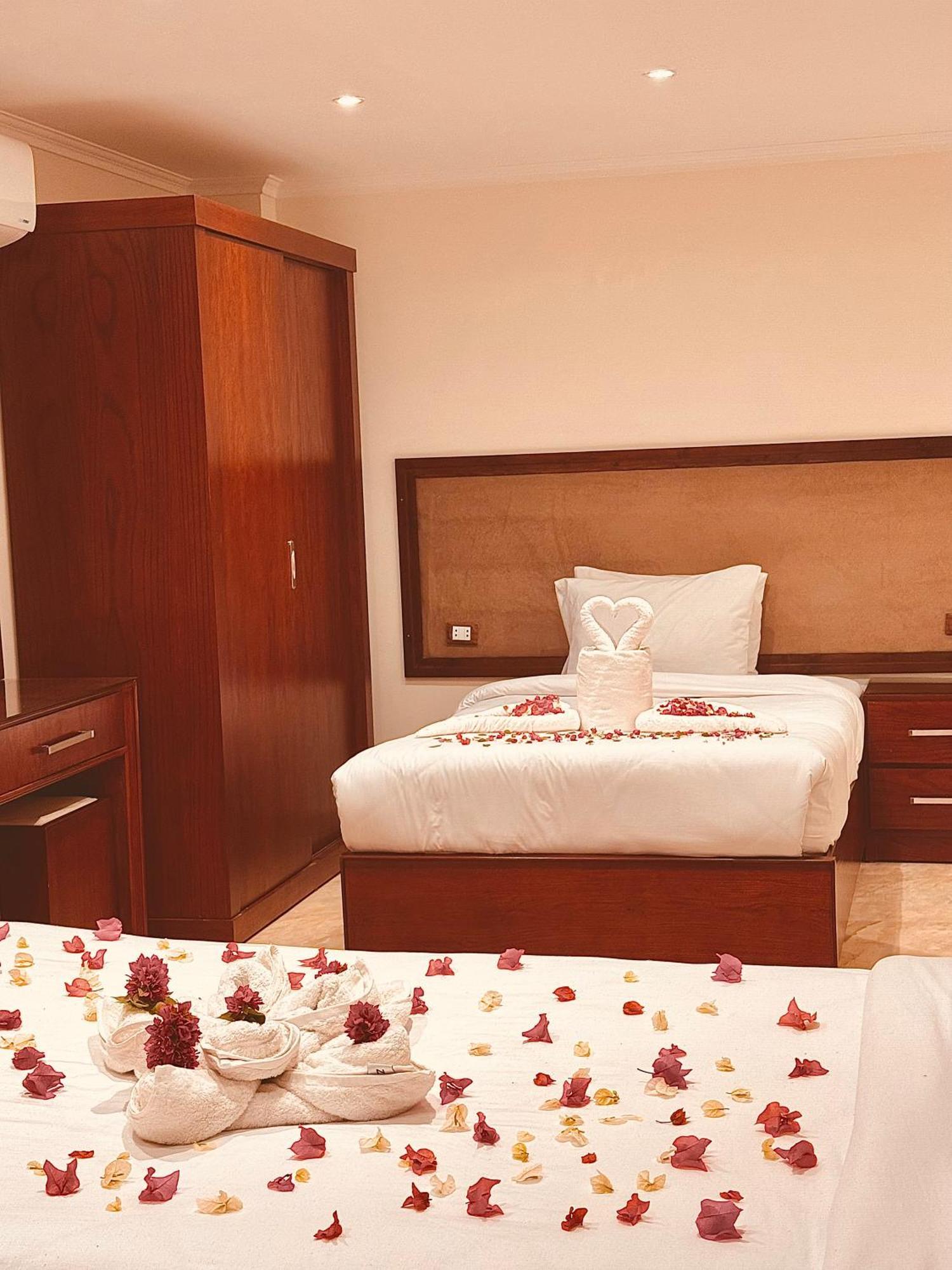 Arena Pyramids View Hotel 3*