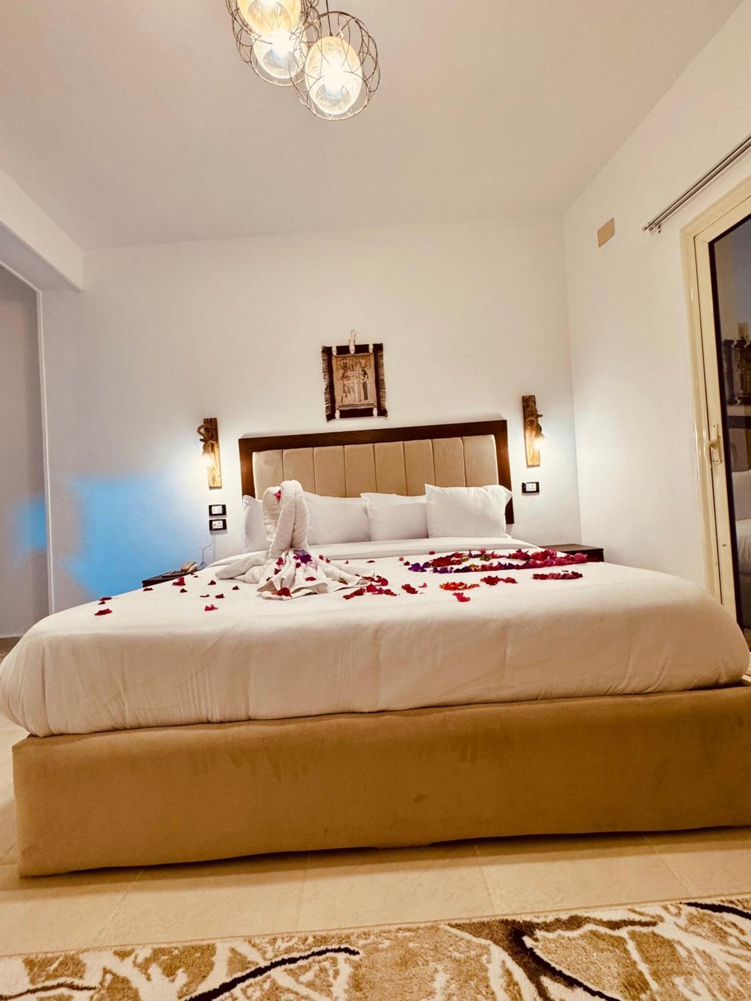 Arena Pyramids View Hotel 3*